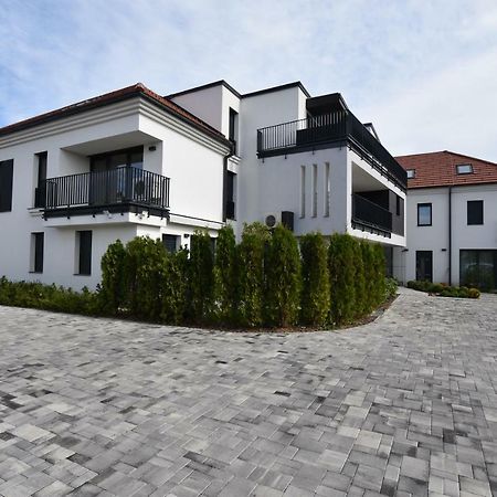 Azur Apartman Apartment Balatonfured Exterior photo