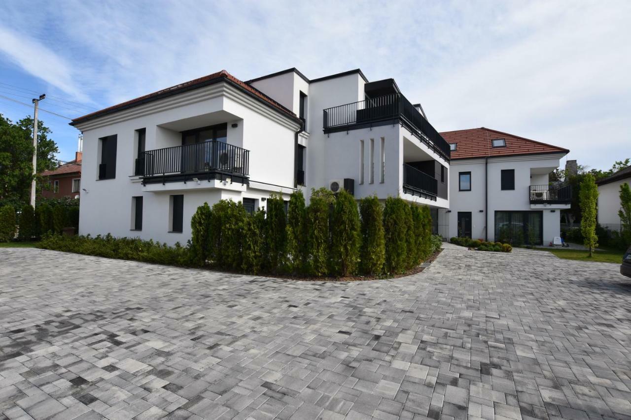 Azur Apartman Apartment Balatonfured Exterior photo